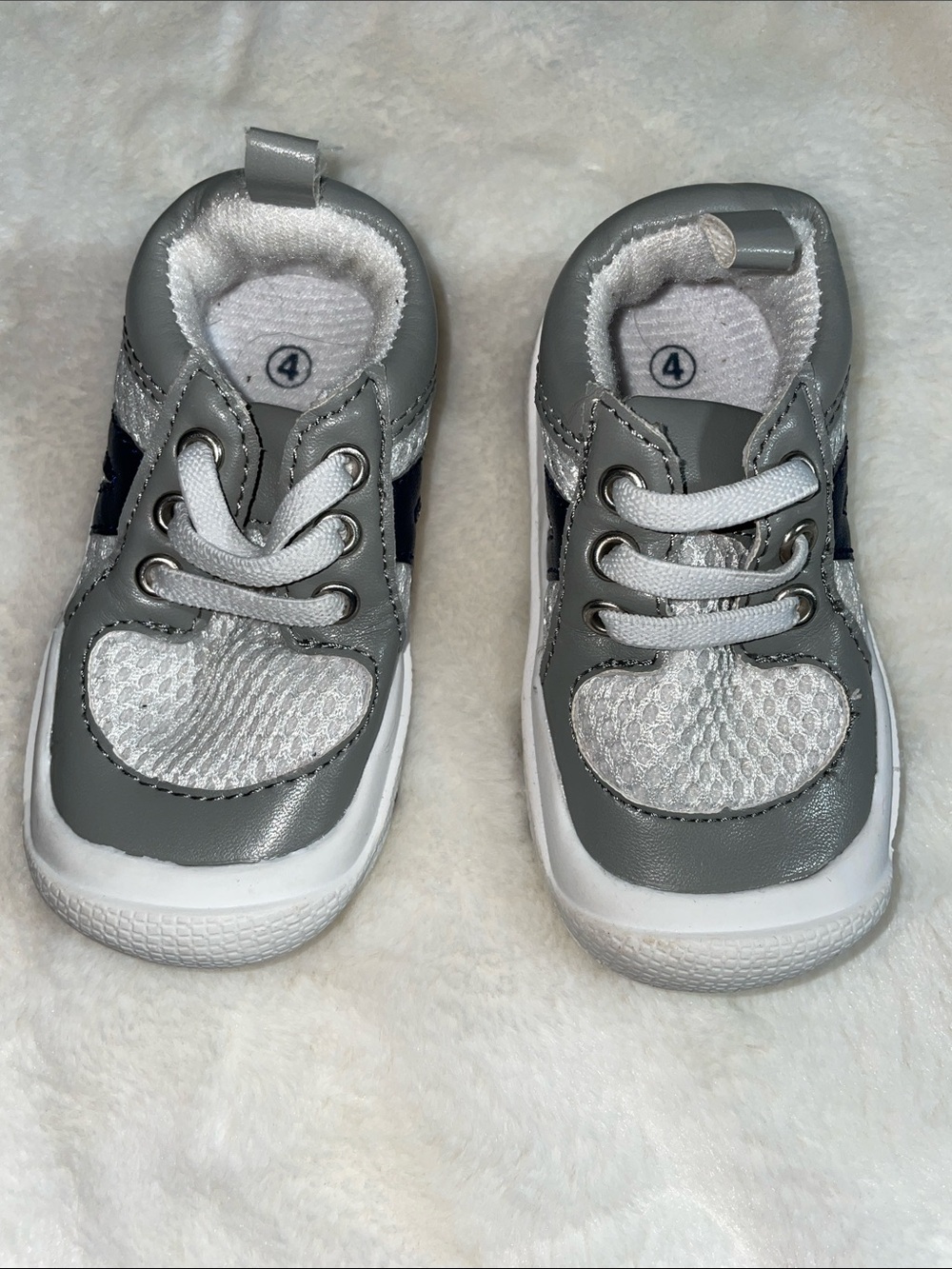Rising Star infant boy size 4 gray & white slip-on sneakers